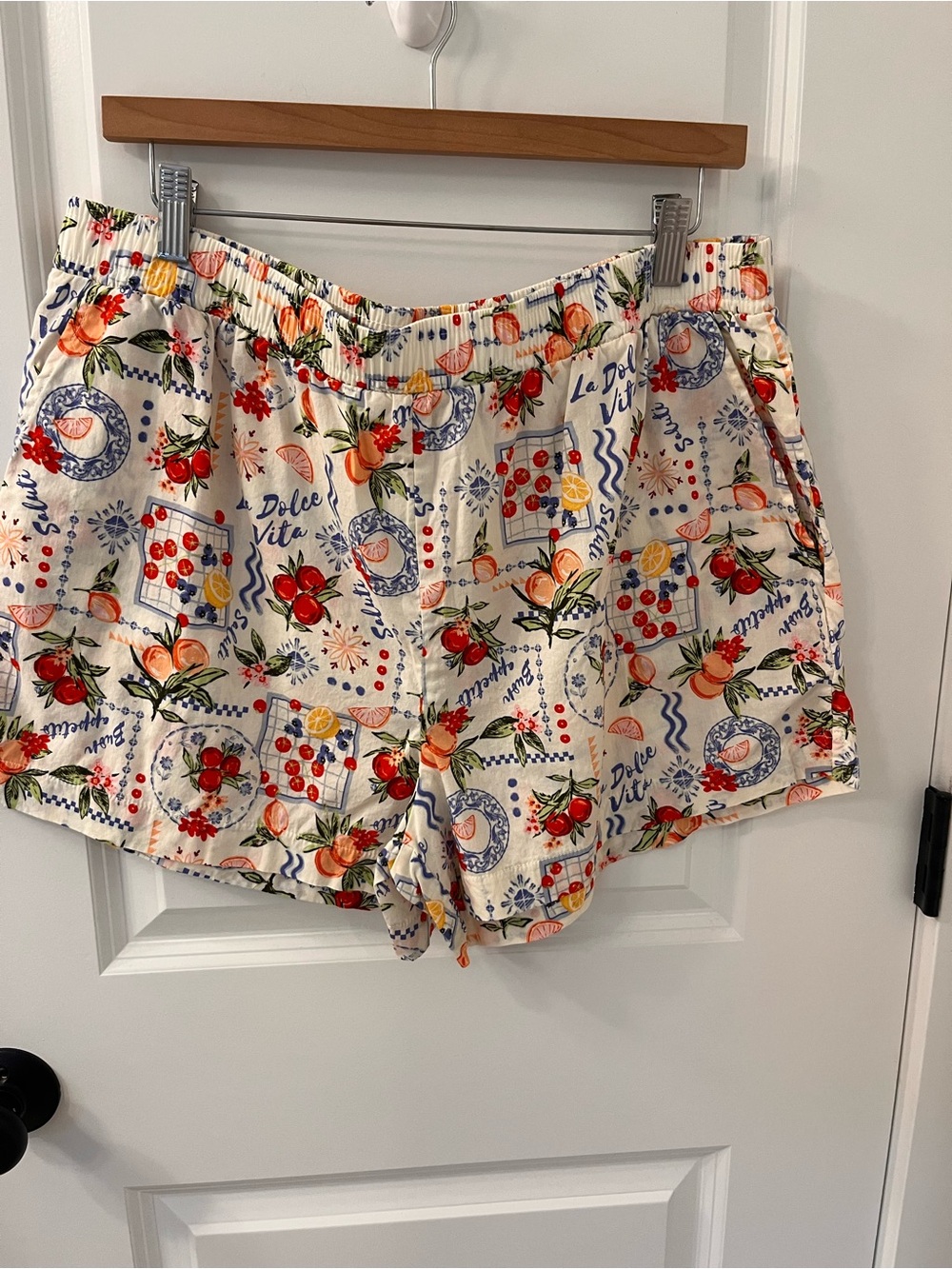 Women’s Cream Floral & Fruit Print Elastic-Waist Shorts
